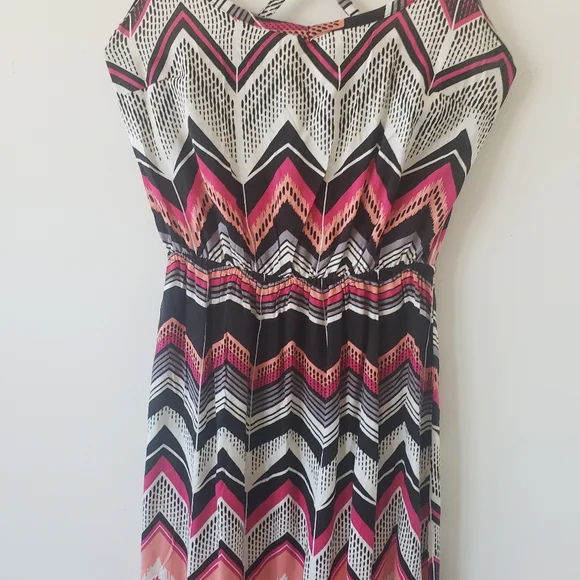Patterned Maxi Dress - Picture 2 of 7